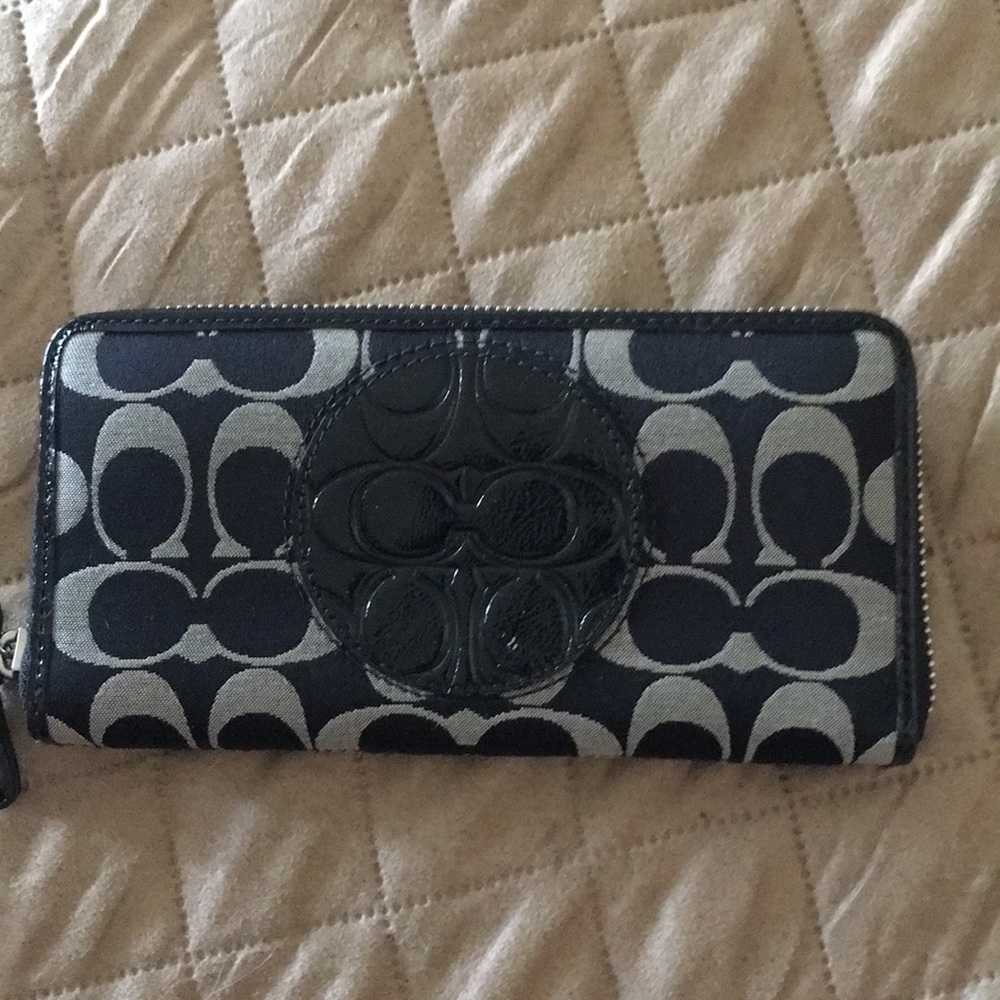 Coach - Picture 3 of 5